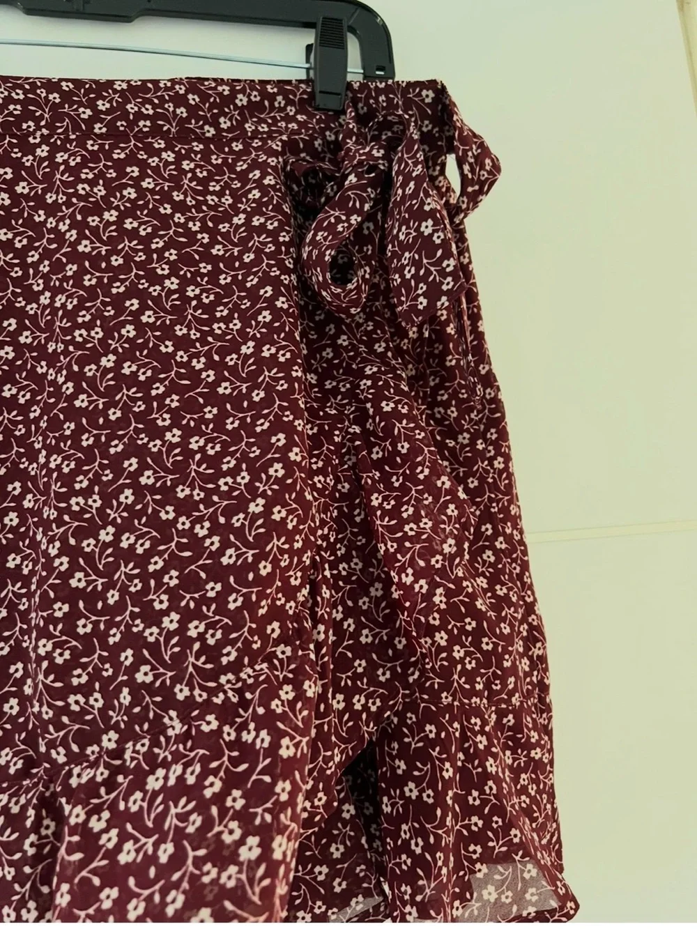 Hollister Women’s Floral Wrap Skirt - Burgundy
